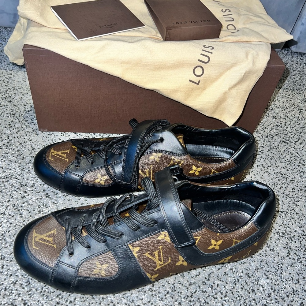 Authentic Louis Vuitton mens globe trotter sneakers